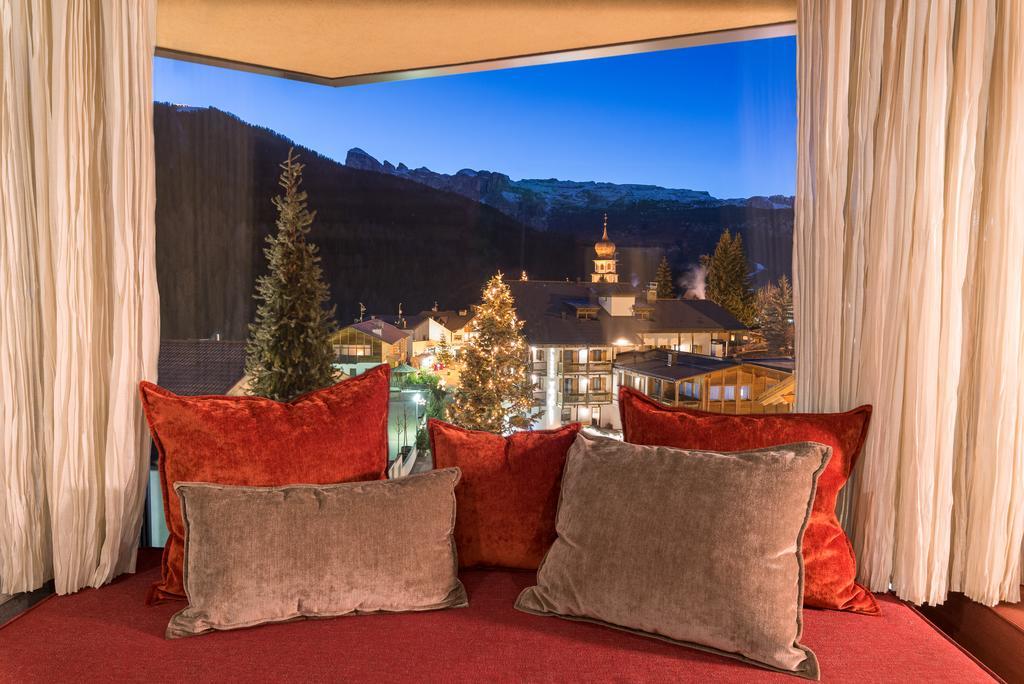 Hotel Tofana San Cassiano  Exterior photo
